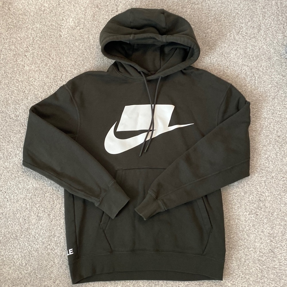 Nike box logo olive green hoodie!